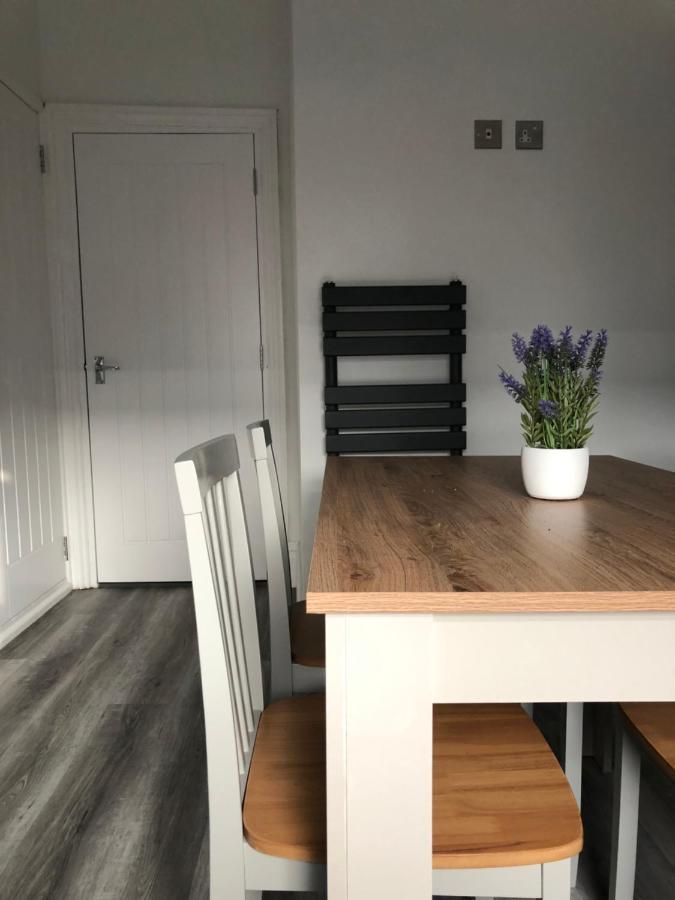 Entire Spacious 4 Bedroom Apartment In Борнмът Екстериор снимка